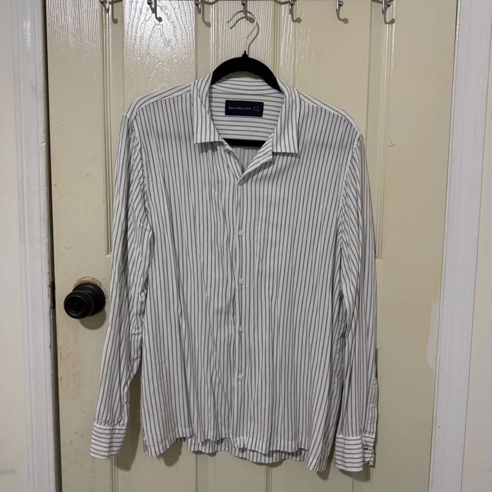 Abercrombie & Fitch White Pinstripe Button-Up Shirt | Size L
